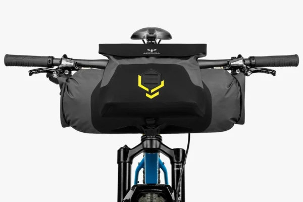 apidura-backcountry-accessory-pocket-4l-on-bike-1