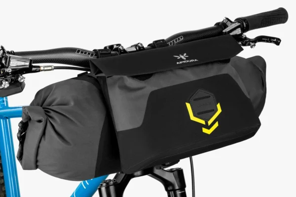 apidura-backcountry-accessory-pocket-4l-on-bike-2