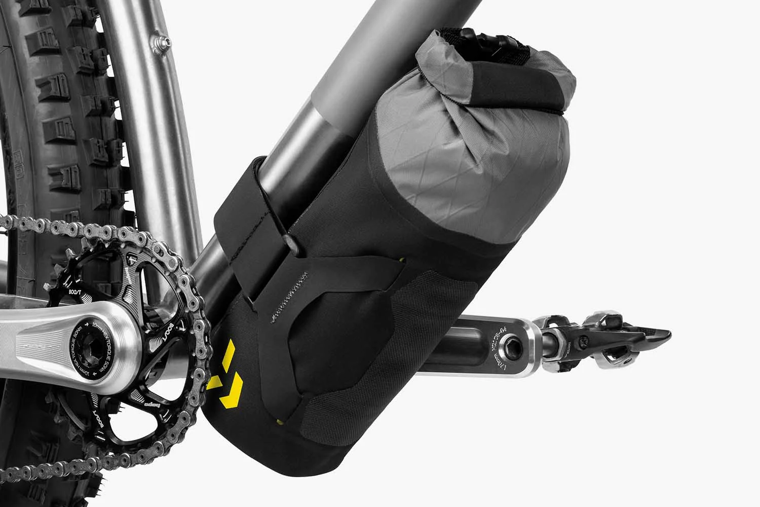 apidura-backcountry-downtube-pack-1.8l-on-bike-2-2