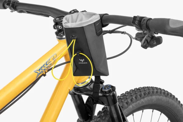 apidura-backcountry-food-pouch-0.8l-on-bike-1