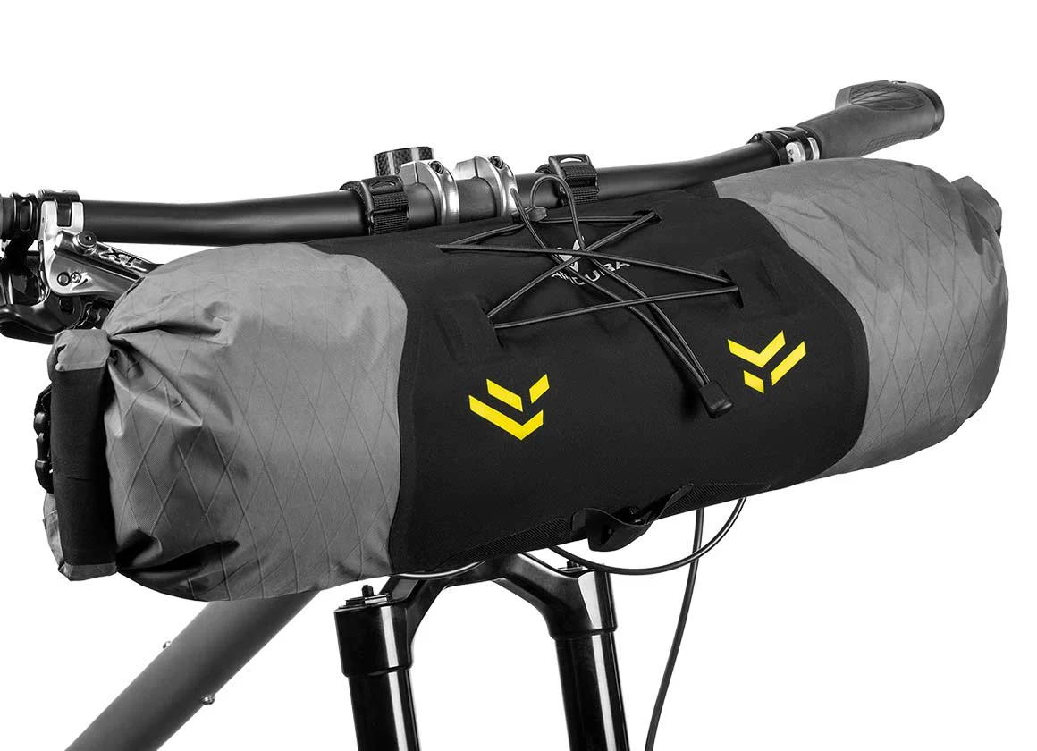 apidura-backcountry-handlebar-pack-11l-on-bike-2-2