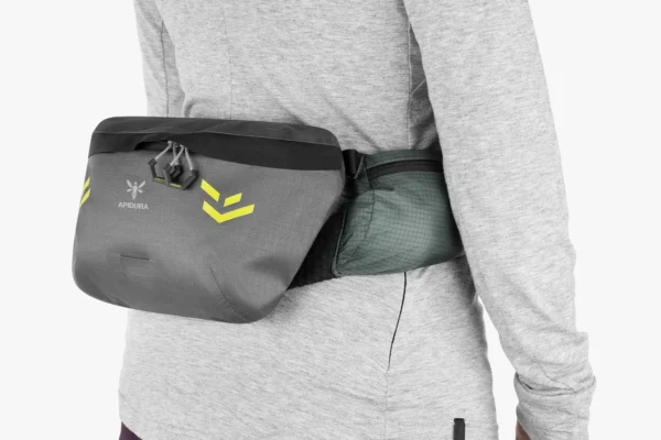 apidura-backcountry-hip-pack-2.5l-on-body-2