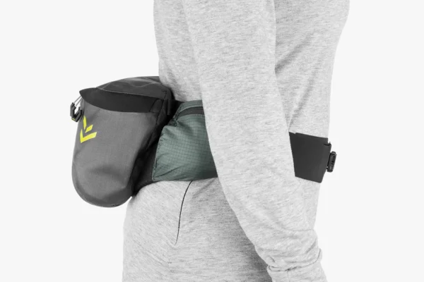 apidura-backcountry-hip-pack-2.5l-on-body-3