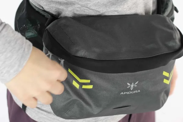 apidura-backcountry-hip-pack-2.5l-product-presentation-poster