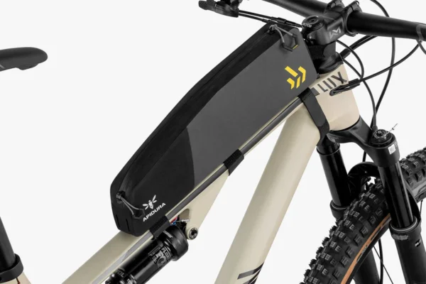 apidura-backcountry-long-top-tube-pack-1.8l-on-bike-2-2