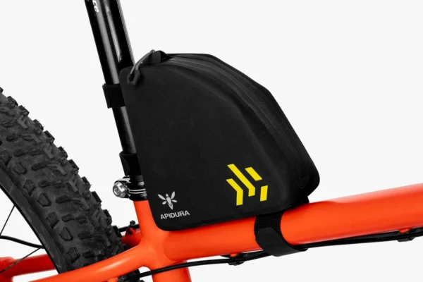apidura-backcountry-rear-top-tube-pack-1l-on-bike-2