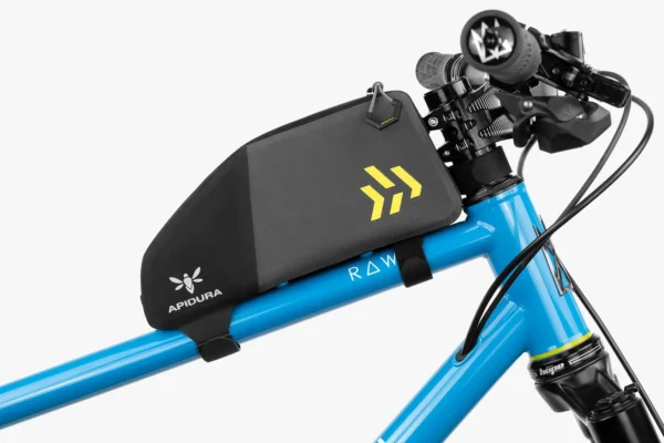 apidura-backcountry-top-tube-pack-2l-on-bike-1
