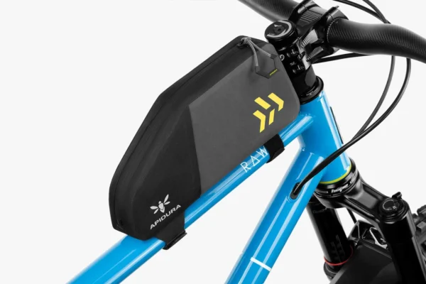 apidura-backcountry-top-tube-pack-2l-on-bike-2