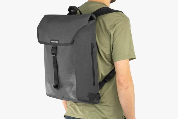 apidura-city-backpack-20l-on-body-2