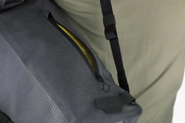 apidura-city-backpack-20l-product-presentation-poster