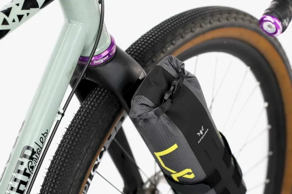apidura-expedition-cargo-cage-pack-product-presentation-poster