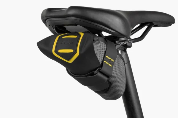 apidura-expedition-tool-pack-0.5l-on-bike-2
