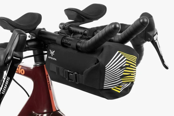 apidura-racing-aerobar-pack-2.5l-on-bike-2-2
