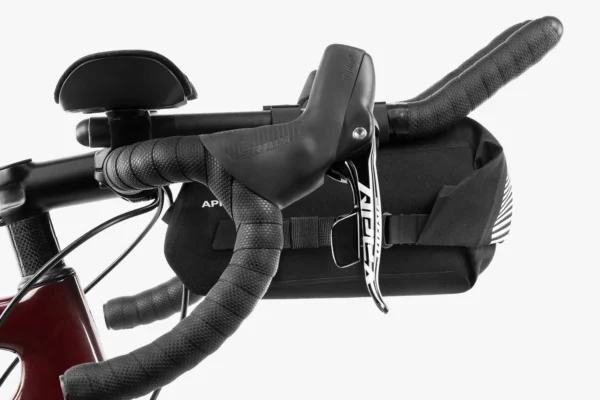 apidura-racing-aerobar-pack-2.5l-on-bike-3-2