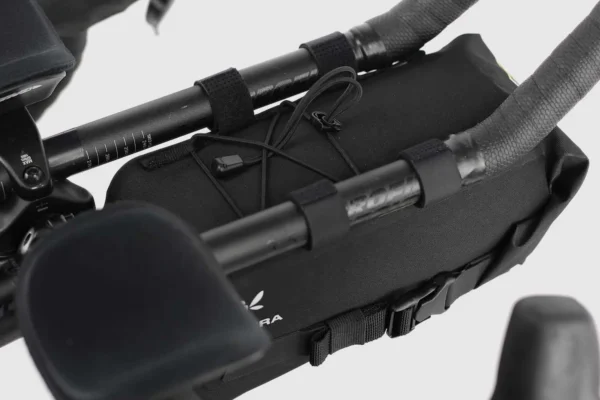 apidura-racing-aerobar-pack-2.5l-product-presentation-poster