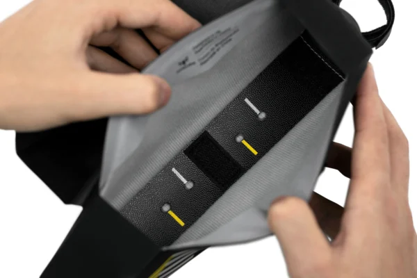 apidura-racing-bolt-on-top-tube-pack-1l-interior-hires-2