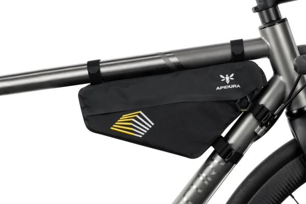 apidura-racing-frame-pack-2.4l-on-bike-1-hires-2