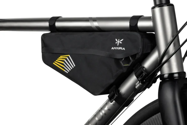 apidura-racing-frame-pack-2.4l-on-bike-2-hires-2