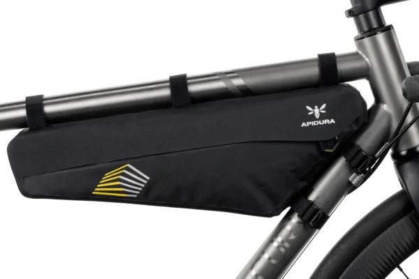 apidura-racing-frame-pack-4l-on-bike-1-hires-2