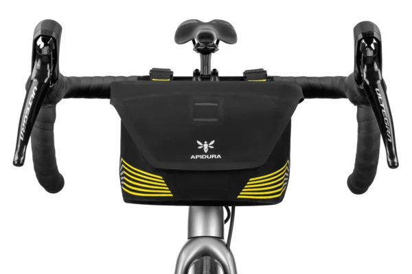 apidura-racing-handlebar-pack-2l-on-bike-1-hires-2