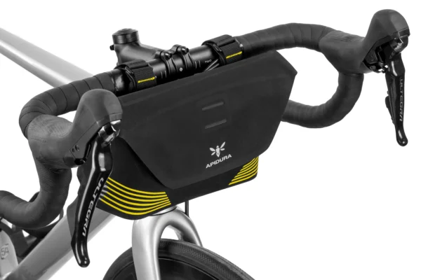 apidura-racing-handlebar-pack-2l-on-bike-2-hires-2