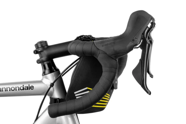 apidura-racing-handlebar-pack-2l-on-bike-3-hires-2