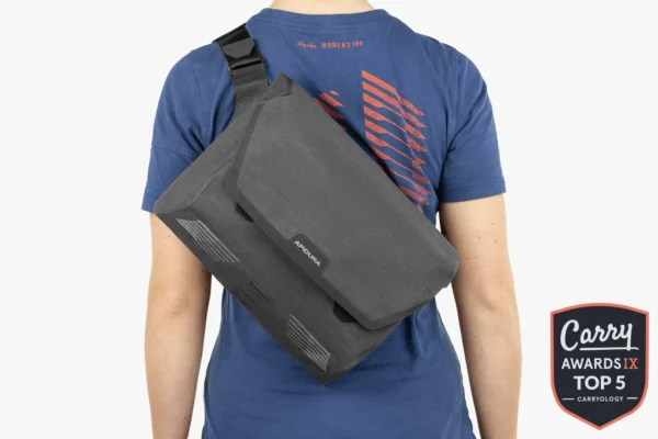 apidura-city-messenger-11in-carryology-awards-1