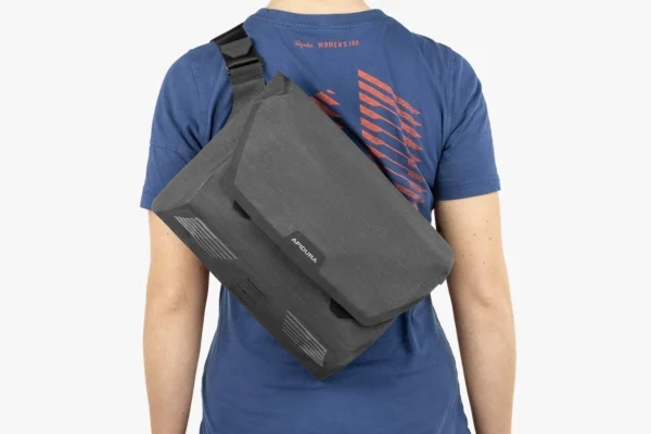 apidura-city-messenger-11in-on-body-1