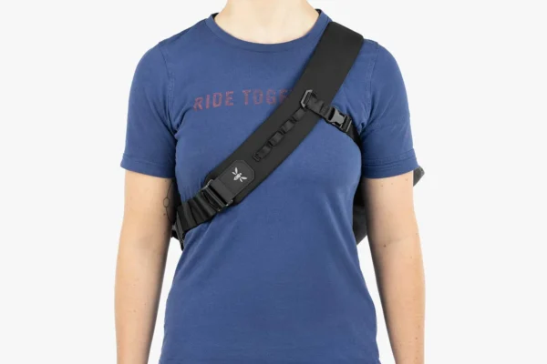 apidura-city-messenger-11in-on-body-5