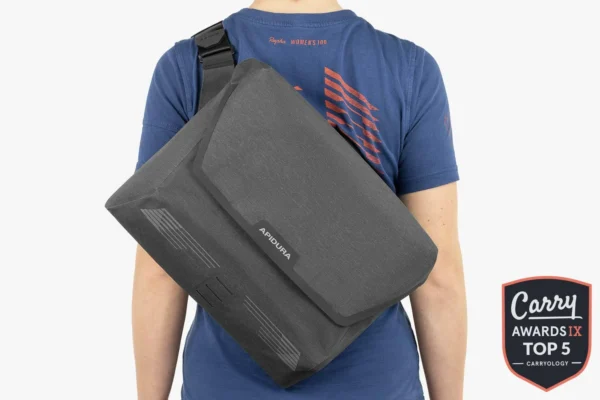apidura-city-messenger-13in-carryology-awards-1